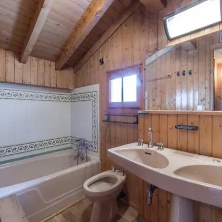 Chalet Pour 10 Personnes, Proche Des Pistes, Avec Cheminee Et Garage, Animaux Admis Chalet *