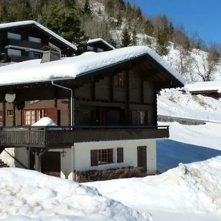 Chalet Pour 10 Personnes, Proche Des Pistes, Avec Cheminee Et Garage, Animaux Admis Chalet La Clusaz
